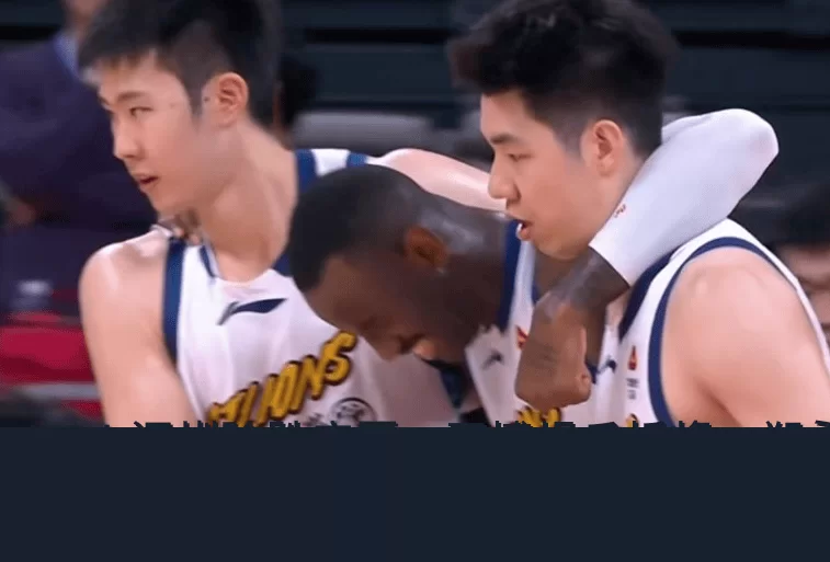 1-2！深圳险胜广厦，王博损兵折将，郑永刚伤兵满营，两败俱伤，京沪渔翁得利！_外援_北京_上海